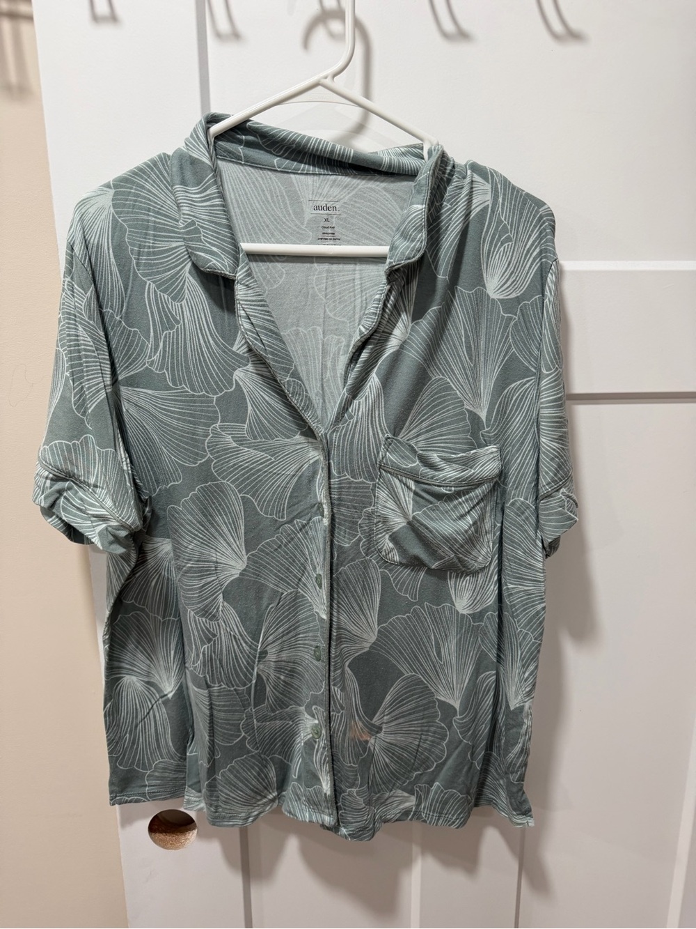 Auden Womenโs Sage Green Botanical Print Pajama Set